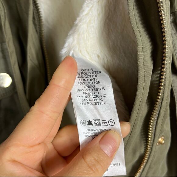 Forever New Utility Vest size 2 - Picture 6 of 8